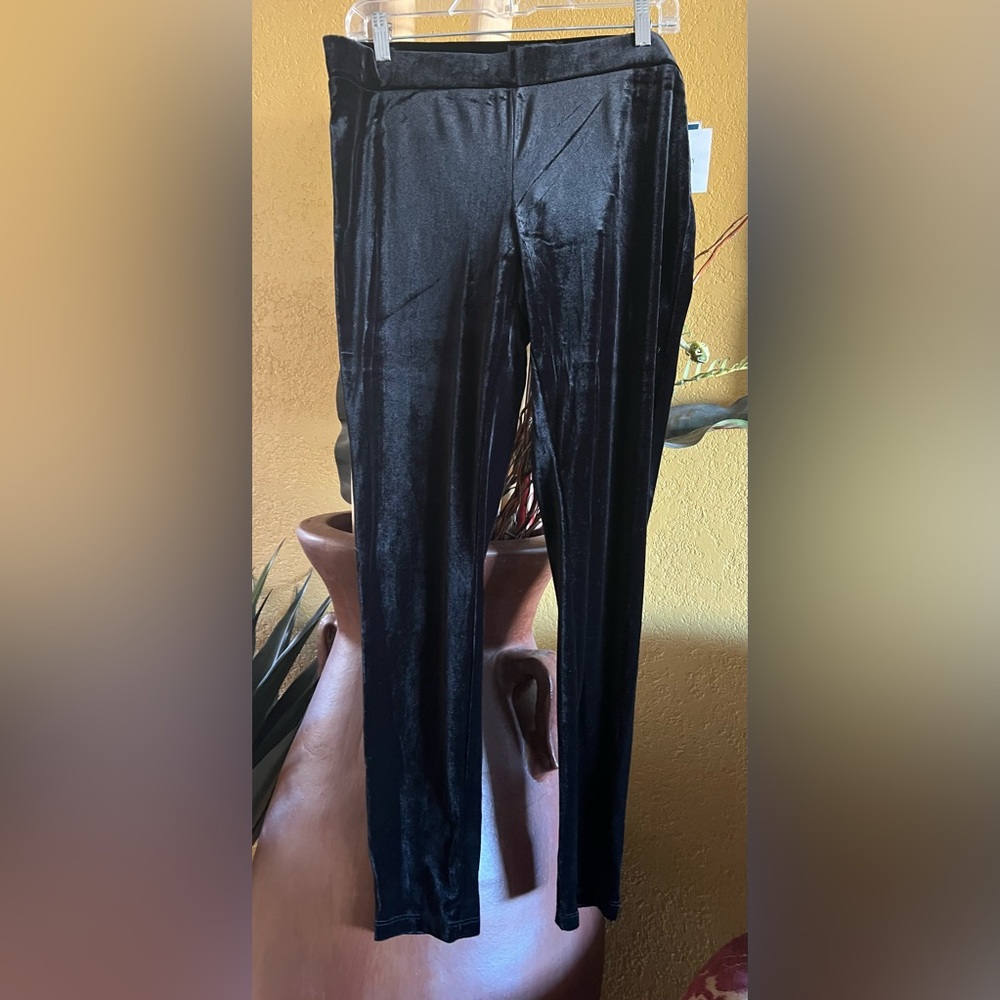 New Ellen Tracy velvet black leggings, size large.